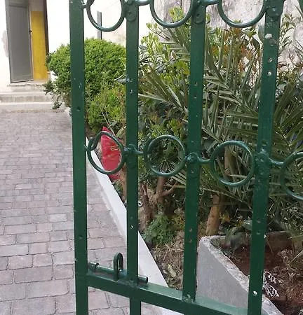 We Collect Umbrellas Спліт